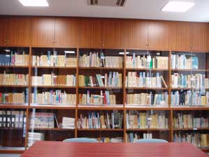 図書、写真等を保管しています